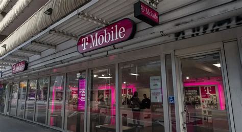 Stop by T-Mobile Happy Valley Towne Center in Phoenix, AZ today to get the latest deals on our phones and plans. Browse in-stock devices, view business hours,
